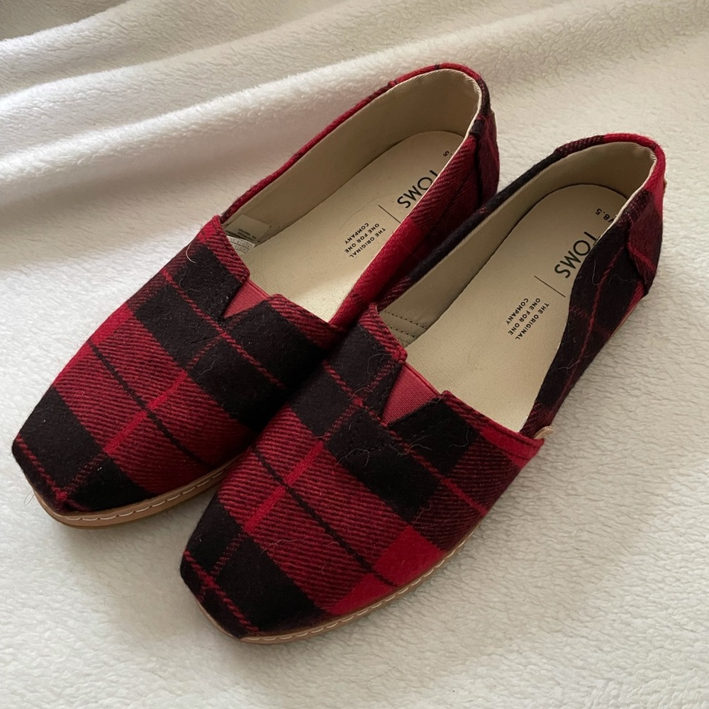 Tom’s red plaid shoes 8 1/2. Like new.